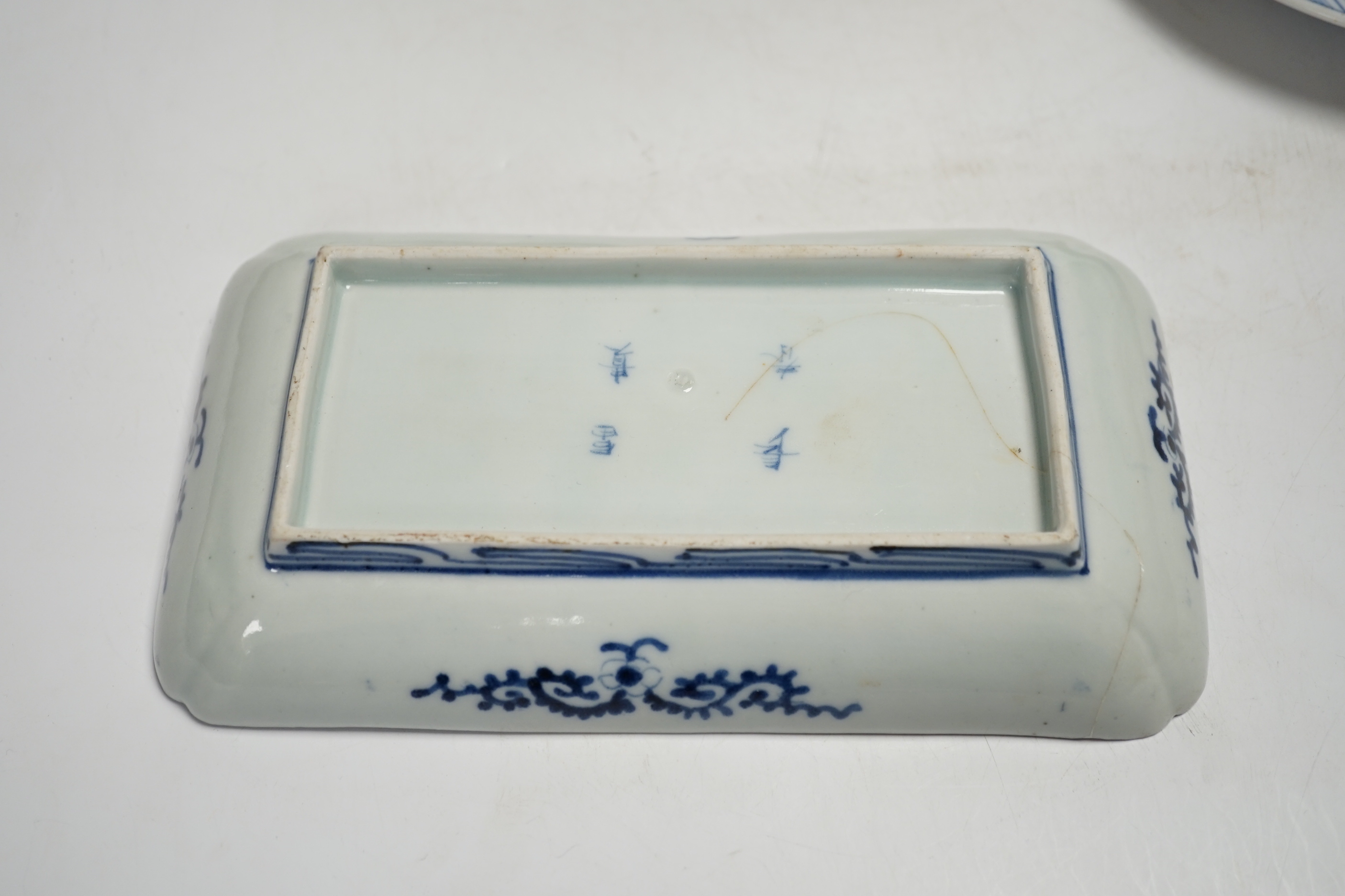 A late 17th/early 18th century Japanese Arita dish (a.f) and two other Arita pieces, largest 27cm